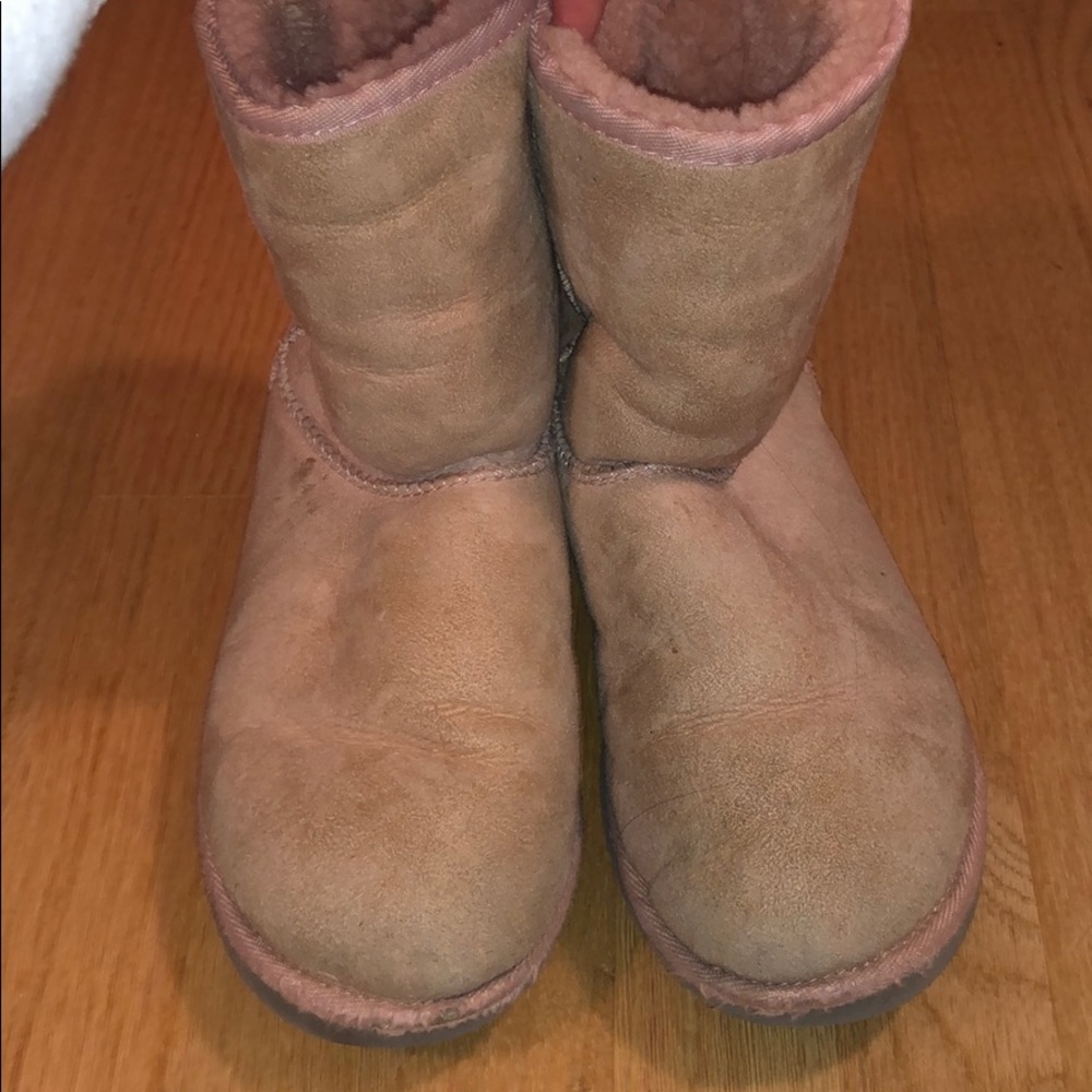 pink uggs